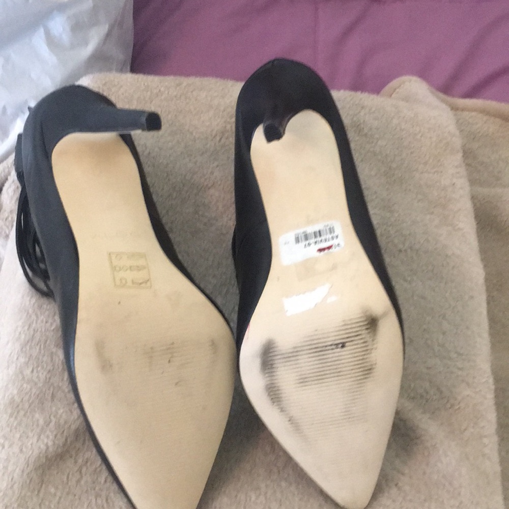 Black heels - Picture 3 of 4